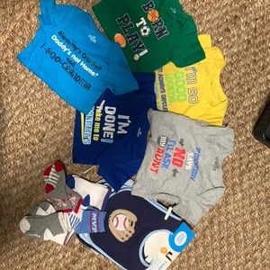 New - 5 baby boy onesies, 5 bibs and 5 pairs of socks. 4 Size 12 m and one 24m